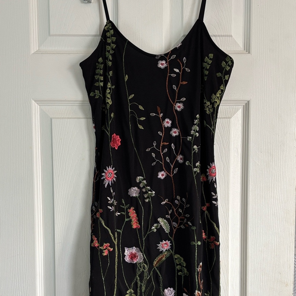 Guess Black Midi Slip Dress with Multicolor Floral Embroidery, size medium